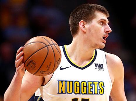 מלך האסיסטים של דנבר, מעמדת הסנטר. יוקיץ' (צילום: Getty)