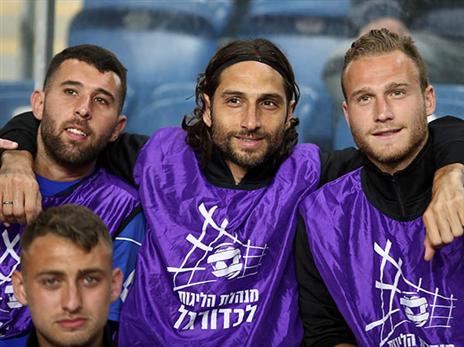 בדש, ייפרד מהאוהדים במשחק נגד בני יהודה. (אלן שיבר)