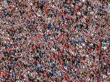 וההמונים גדשו את רחובות פאריס ושאר הערים (getty)