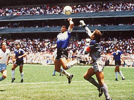 אם רק היה VAR במקסיקו 1986 (getty)