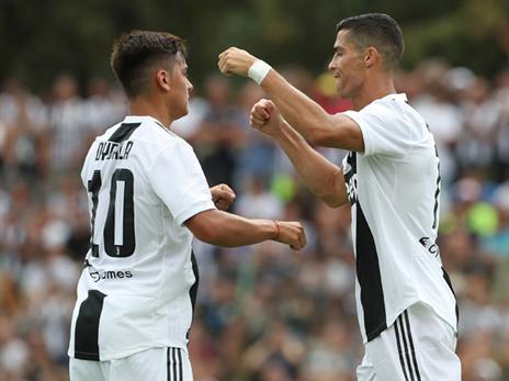 רונאלדו כבר התרגל לדיבאלה (GETTY)