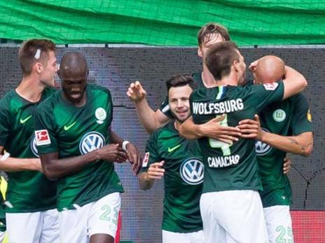 ככה פותחים עונה. שחקני וולפסבורג חוגגים (Getty)