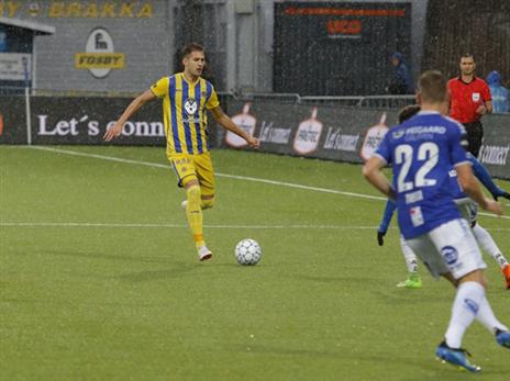 מכבי ת"א לא הייתה רגילה לסינטטי (האתר הרשמי של מכבי ת"א)