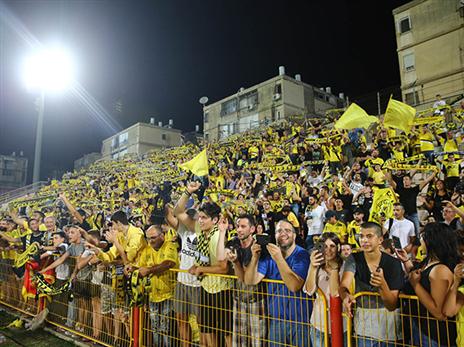 אוהדי נתניה זכו למחמאות (לירון מולדובן)