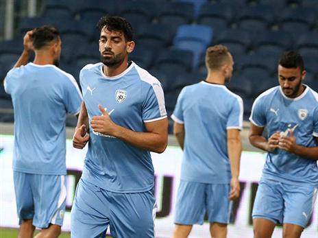 "לא מצליח להבין איך השחקנים שאמורים להיות עמודי התווך של הקבוצה לא משחקים" (יוסי שקל)