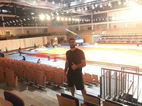 פטר פלצ'יק באולם התחרות (איגוד הג'ודו)