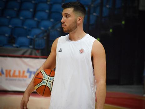 בלאט. שלישי באסיסטים במפעל