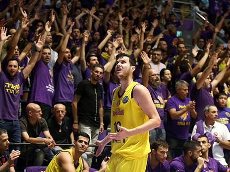 משחק מצוין. פניני (אלן שיבר)