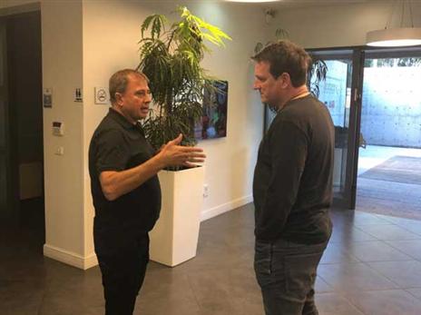 אנדי הרצוג ואלישע לוי, מאמן הנבחרת הנוכחי עם קודמו