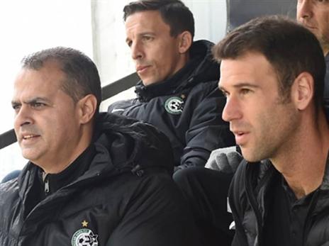 קינן, חרזי ובוקולי צופים מהיציע (דף האינסטגרם של מכבי חיפה)