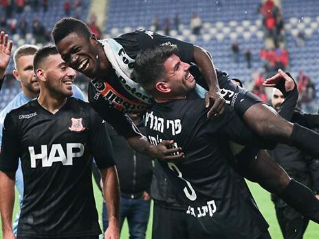 "הוכחנו לכולם שאנחנו קבוצה מאוד חזקה", הכתומים חגגו ניצחון יקר (דני מרון)