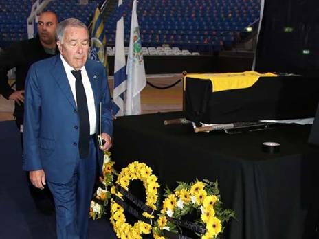 מזרחי. עבד שנים עם שמלוק (אלן שיבר)