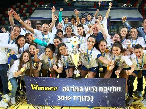 מכבי ראשל"צ. גם השנים הניפו גביע