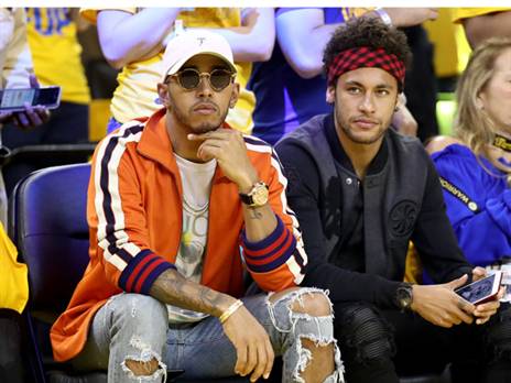 ניימאר. אוהב את הכדור הכתום (Gettyimages.  Ezra Shaw)