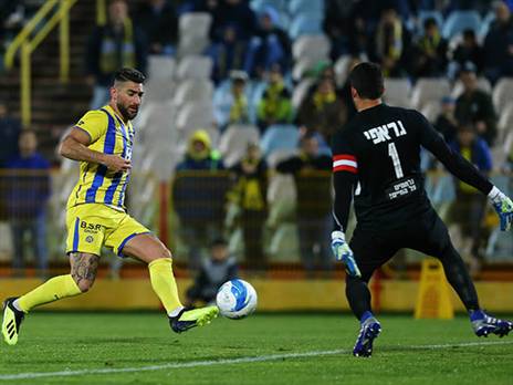 ג'ראפי עצר את עטר. "שוער מעניין" (לירון מולדובן)