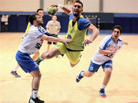 צח מלול, הכוכב המקומי, שכבר מכונה "יוסי בניון של הכדוריד" (הדר ואן קולא, איגוד הכדוריד)