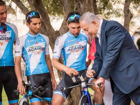 מאבק צמוד בין השניים (צילום: נועה ארנון)