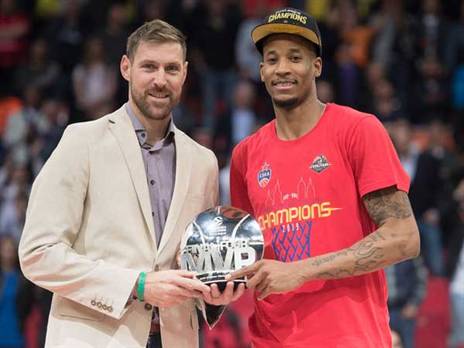 בלט. קלייברן קיבל את גביע ה-MVP מנוצ'יוני (Getty)