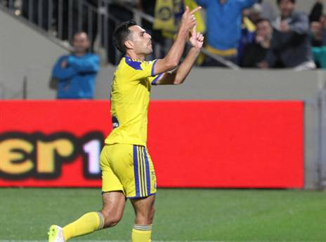 הסמל של המהפך על הדשא. זהבי (צילום: דני מרון)