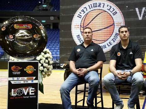 הכתומים מפנטזים על הפתעה (צילום: אלן שיבר)