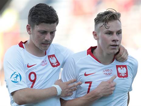 פולין פתחה עם ניצחון (Getty)