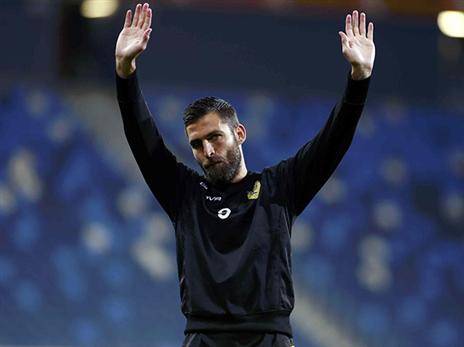 גם הוא במועדון. שכטר (אלן שיבר)