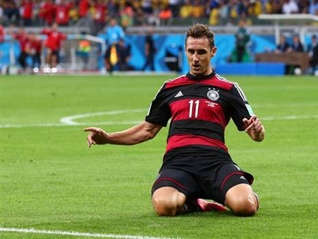 קלוזה עלה לראש מלכי השערים במונדיאל בתזמון מושלם (GETTY)