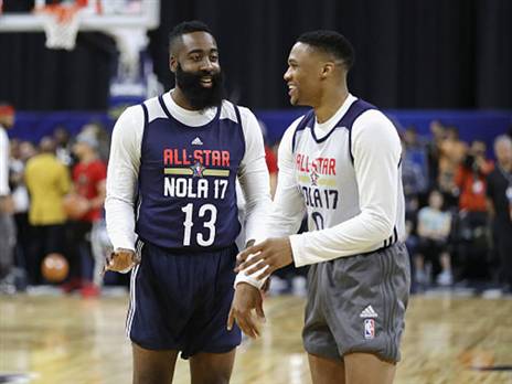 48 דקות של שיכרון חושים. ווסטברוק והארדן (צילום: Ronald Martinez/Getty Images)