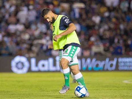 פקיר מנסה להתרגל למדים של בטיס (getty, Quality Sport Images)