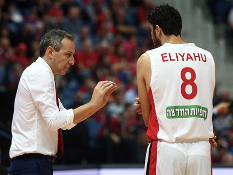 עם קטש. "מעולם לא התחצפתי לאף מאמן" (אלן שיבר)