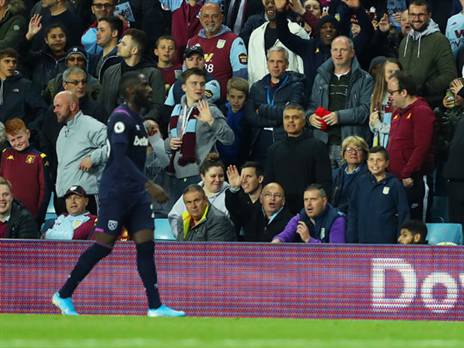 השאיר את ווסטהאם בעשרה שחקנים. מסואקו (צילום: getty)