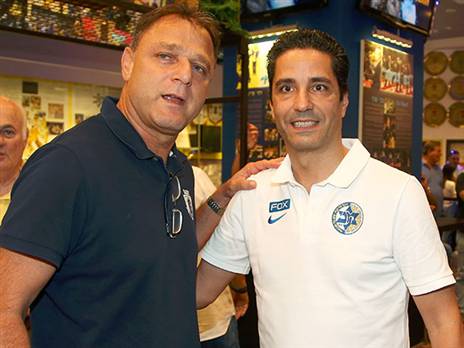 ספרופולוס ודריקס. כדורגלן העבר עוזב (אלן שיבר)