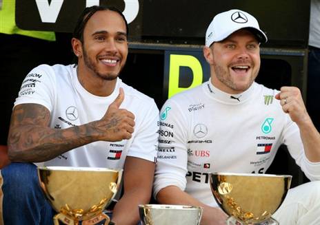 המילטון ו-בוטאס. הכול חיוכים (צילום: Getty)