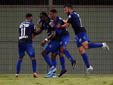 בסופו של דבר השער של אגאדה קבע 0:1 לקטמון (ברני ארדוב)