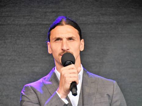 זלאטן סופג אש (GETTYIMAGES)