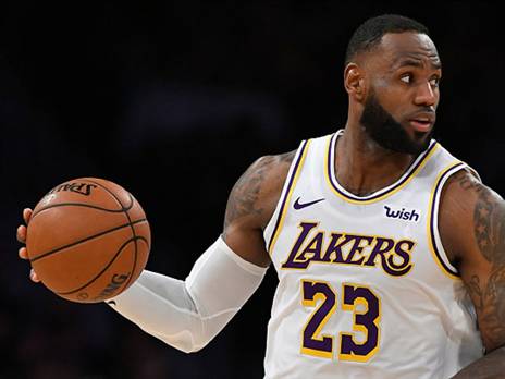 יחליף את הכדור הכתום? לברון ג'יימס (GETTY)