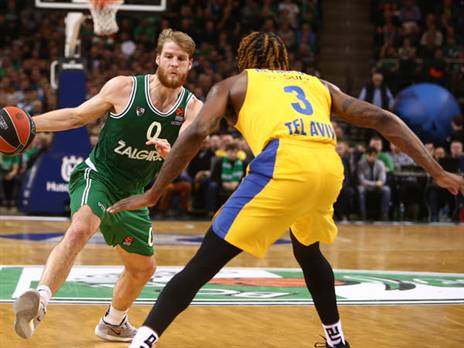 ריינולדס מול ווקאפ. מדובר בבכורת היורוליג שלו (GETTY)