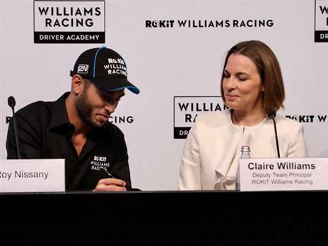 הטקס היה יפה, אבל המציאות מורכבת. ניסני ו-וויליאמס במעמד החתימה (צילום: שאולי לנדנר)