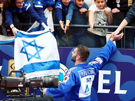 אוהב את הקהל הישראלי, פלצ'יק (אלן שיבר)