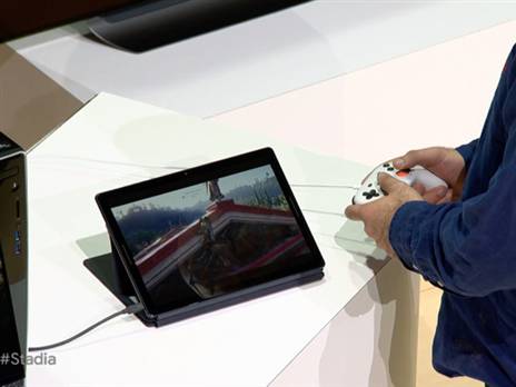 חברות כמו גוגל ואמאזון מציעות שירותי גיימינג בענן, והן התחרות העיקרית של מיקרוסופט בדורות הקרובים