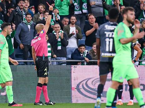 שגה באדום כלפי לבאבידי. עודה במשחק בין חיפה לחדרה (צילום: מאור אלקסלסי)