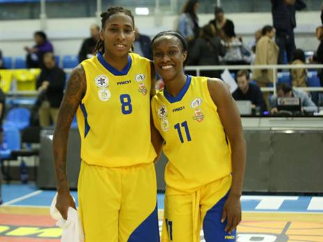 הופקינס וברדפורד המצטיינות של אשדוד (צילום: אודי ציטיאט, באדיבות מנהלת ליגת העל לנשים)