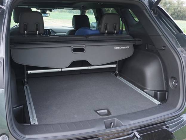 תא המטען. גדול, אבל מוגבל בצידיו