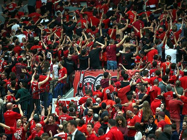 "האוהדים לא מפסיקים לדחוף" (צילום: אלן שיבר)