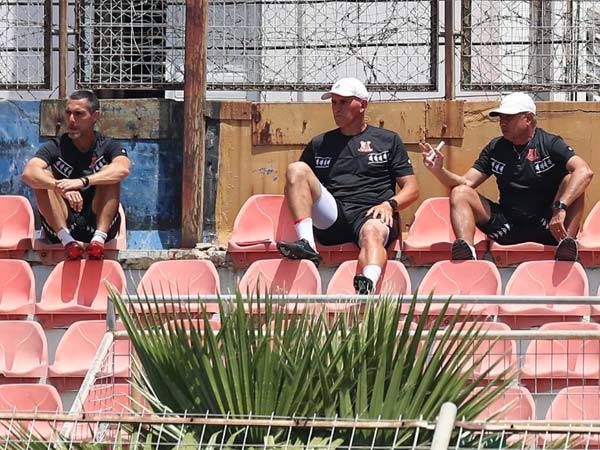 אלישע תפס מקום טוב ביציע (באדיבות הפועל ת"א)