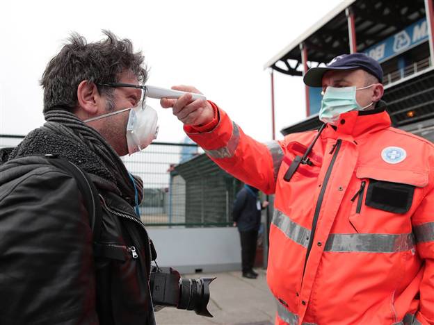 הקורונה עוד תישאר איתנו בקרוב (Getty)