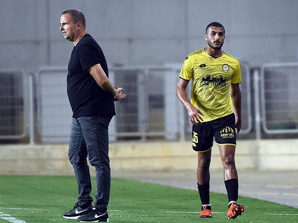 ואז ג'אבר הותיר אותה ב-10 שחקנים (ברני ארדוב)