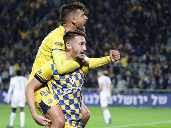 אצילי ומיכה. בקרוב על הדשא? (אלן שיבר)