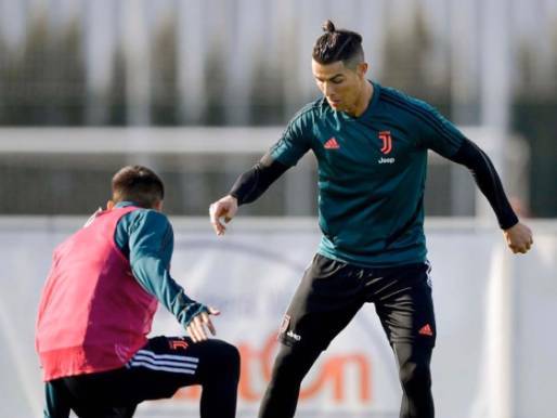 שומר על רונאלדו. "מקצוען אדיר" (האתר הרשמי של יובנטוס)