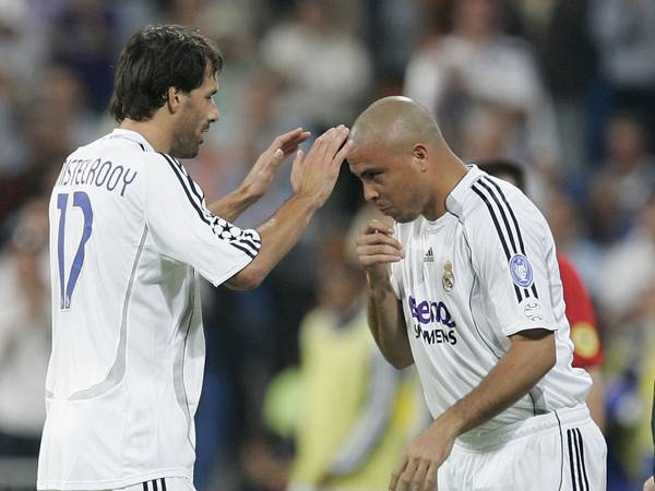 ואן ניסטלרוי ורונאלדו. שניהם חורו רשתות במדי איינדהובן (Getty)